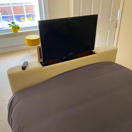 Deluxe High Street Apartment Canterbury Esterno foto
