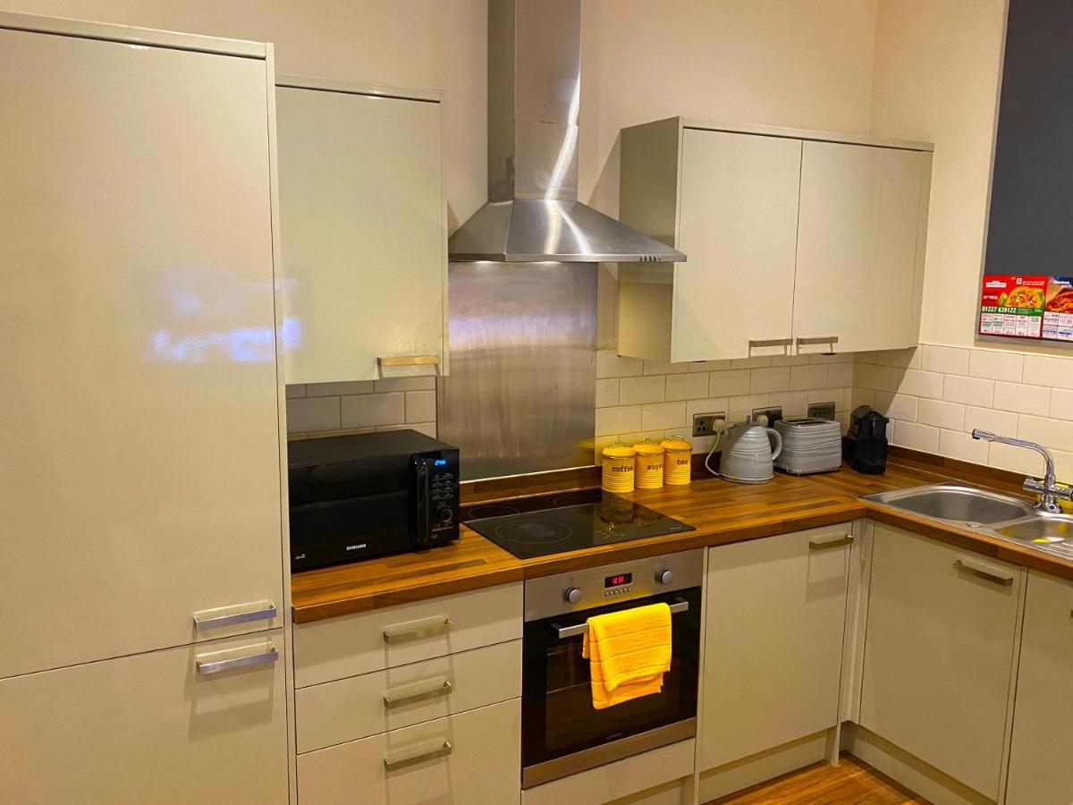 Deluxe High Street Apartment Canterbury Esterno foto
